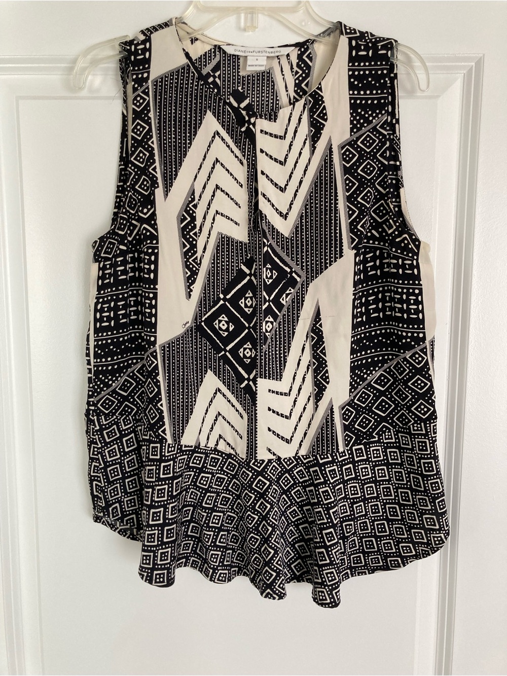 Diane Von Furstenberg Black & White Geometric Sleeveless Top